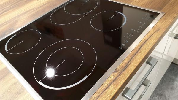 Freidora de aire o vitrocerámica: cuál está haciendo subir más tu factura de la luz - La vitrocerámica: el electrodoméstico que más energía consume en la cocina
