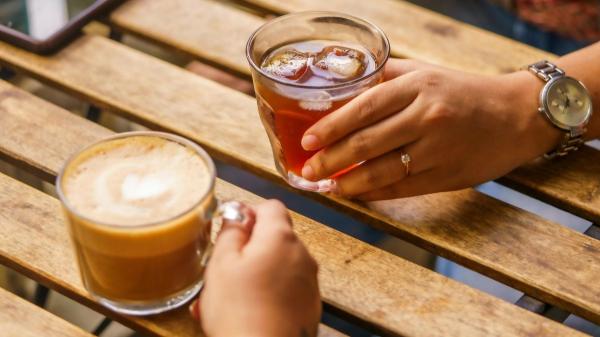 Lo que revela un estudio de Harvard tras seguir a miles de personas durante 40 años: el vínculo entre café, té y demencia - La clave parece estar en la cafeína