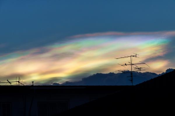 Fotometeoros: qué son y ejemplos - Irisación de nubes