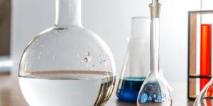 Agua pesada: qué es, para qué sirve, diferencias con el agua ligera y qué pasa si se toma