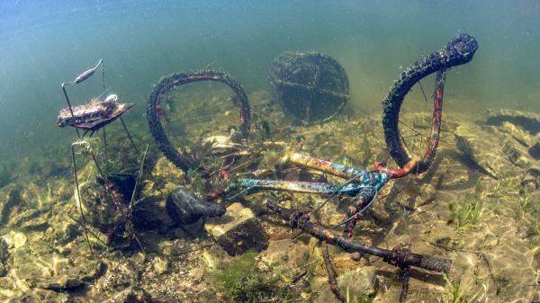 Los biólogos marinos celebran un avance histórico: en Europa un robot ya retira basura del océano con IA - Un problema oculto bajo la superficie