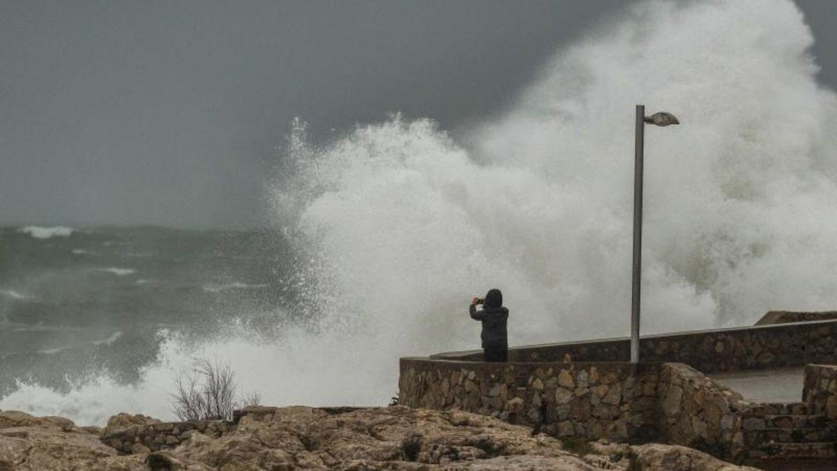 El nivel del Mediterráneo sube más de lo previsto y ya amenaza a España: la advertencia de un meteorólogo que preocupa al sur de Europa