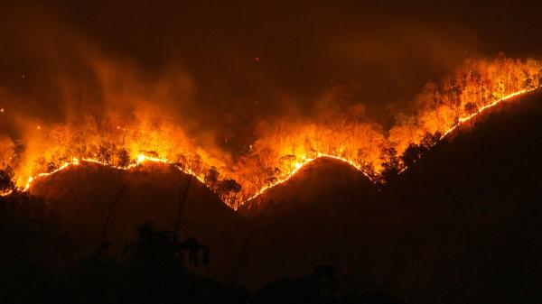 La frontera entre un incendio y un megaincendio forestal cada vez es más fina: el papel del cambio climático - El cambio climático en sí mismo no provoca los incendios, pero sí cambia por completo su comportamiento