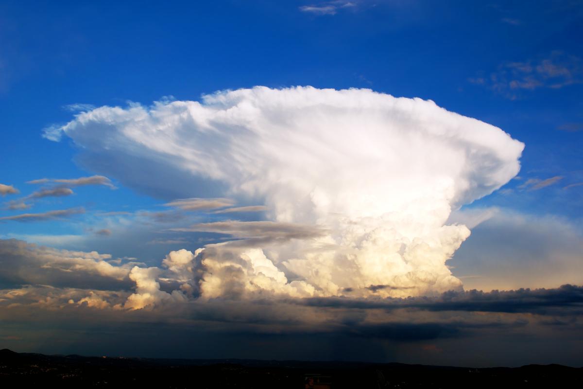 Nubes Cumulonimbus: Qué Son Y Cómo Se Forman - Resumen