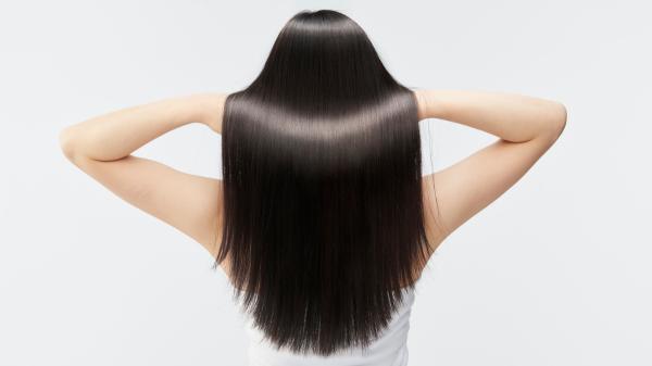 Ulla Rothschuh, experta en biología, sobre los beneficios que desconocías de la rosa mosqueta: "Es uno de los mejores regeneradores naturales" - Menos frizz, más brillo: el aceite de rosa mosqueta también mejora el aspecto del cabello