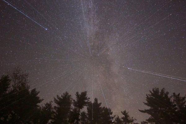 Estrellas fugaces: qué son, cómo se forman y cómo verlas - Qué es una lluvia de estrellas fugaces