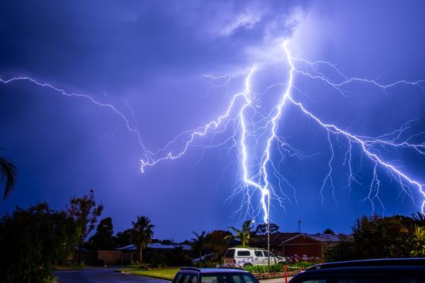 Rayo globular: qué es, cómo se produce y diferencia con la centella - Cómo se produce un rayo globular