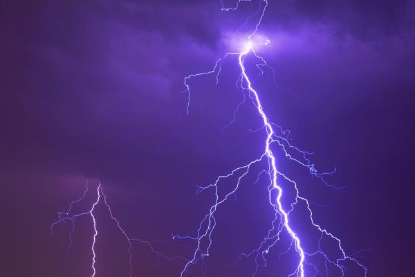 Rayo globular: qué es, cómo se produce y diferencia con la centella - Qué es un rayo globular