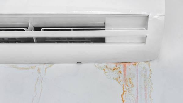 Estos son los problemas más comunes en los aires acondicionados y cómo solucionarlos para no gastar de más - ¿Tu aire acondicionado gotea dentro de casa? Estas suelen ser las causas