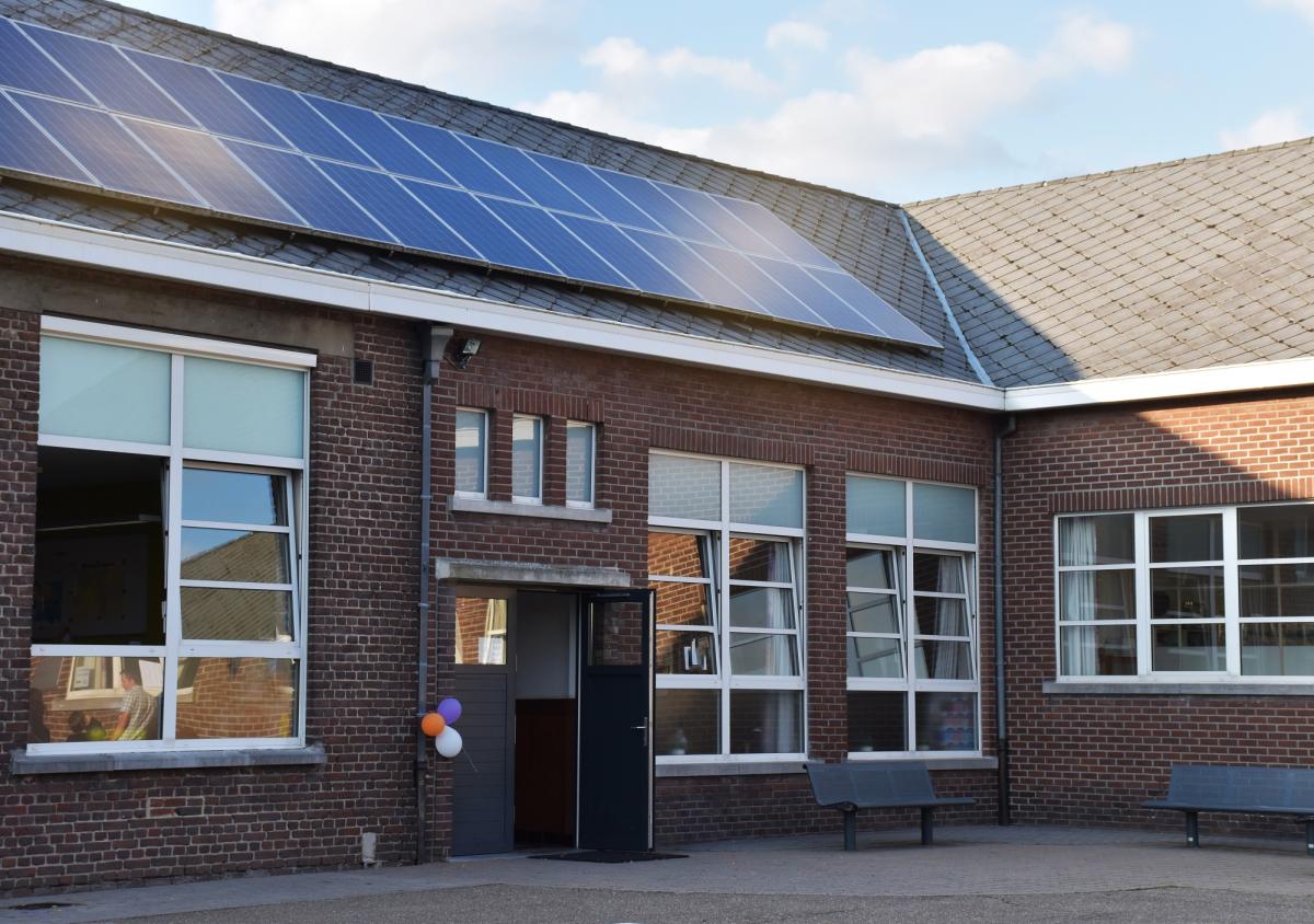 Energía fotovoltaica en los colegios: qué es, tipos y ventajas