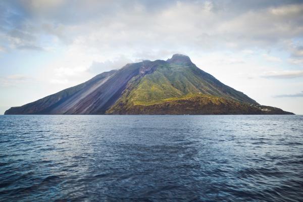 Volcán estromboliano: qué es, características, lava y ejemplos  - ¿Qué es un volcán estromboliano?