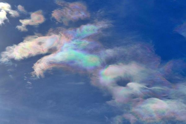 Nubes iridiscentes: qué son y cómo se forman - Cómo se forman las nubes iridiscentes
