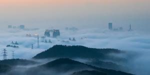 Niebla de advección: qué es, cómo se forma y diferencia con la de radiación