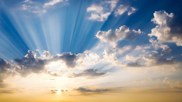 Giulia Graziati, ambientóloga, sobre curiosidades que desconocemos de las nubes: "Pueden pesar millones de toneladas y brillar de noche" - Parecen algodón en el cielo, pero pueden pesar millones de toneladas sin caerse