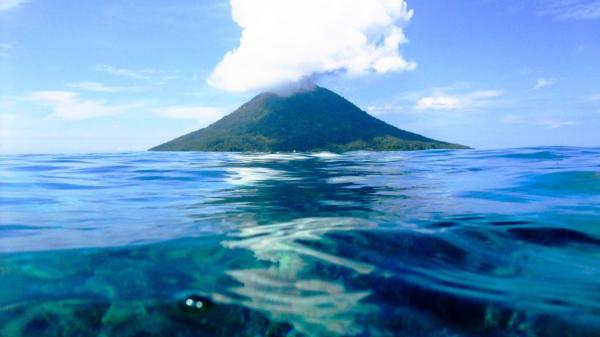 La NASA observa un fenómeno insólito desde el espacio: un volcán submarino podría estar creando una nueva isla
