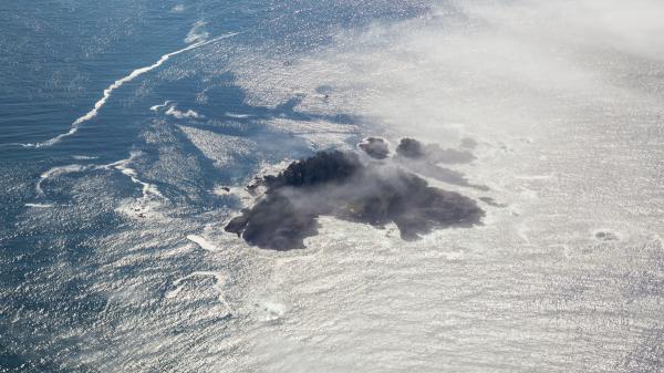 La NASA observa un fenómeno insólito desde el espacio: un volcán submarino podría estar creando una nueva isla - Qué detectaron los satélites para confirmar que un volcán había entrado en erupción bajo el mar