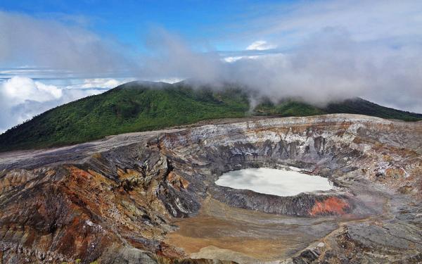 Áreas Naturales Protegidas de América - Parque nacional Volcán Poás