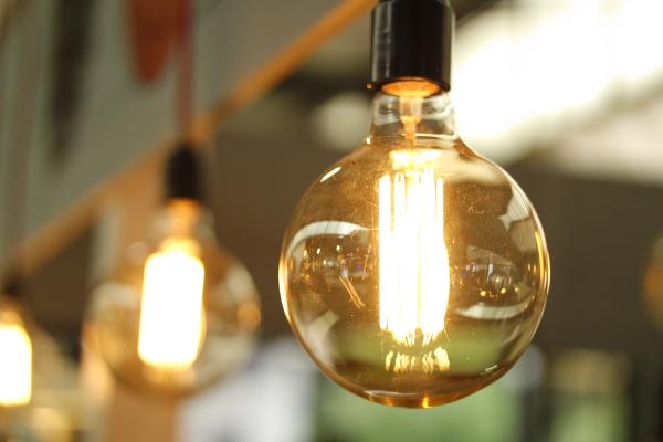 Energía eléctrica: qué es, cómo se produce, tipos y ejemplos - Qué es la energía eléctrica