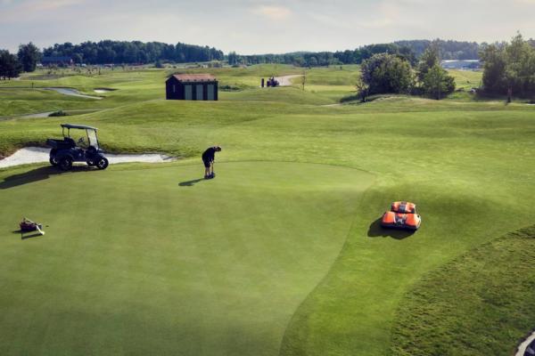 Cómo reducir el impacto ambiental en el mantenimiento de campos de golf y fútbol