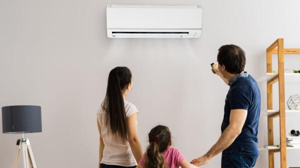 Los expertos en aire acondicionado avisan: “Si apagas el aire acondicionado cada vez que te da frío, no estás ahorrando energía, estás haciendo exactamente lo contrario” - Otros consejos para reducir la factura del aire acondicionado este verano