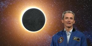 Pedro Duque, astronauta: “Solo durante la totalidad del eclipse podremos quitarnos las gafas”