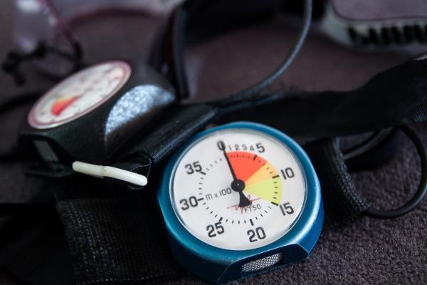 Altímetro: qué es y para qué sirve - Qué es un altímetro