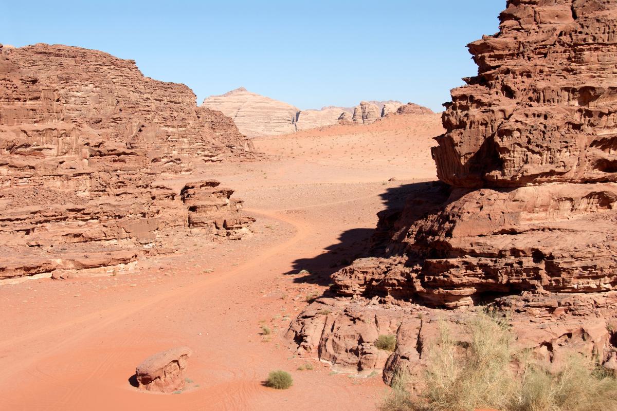 Uadi o wadi: qué es, cómo se forma y su diferencia con un cañón