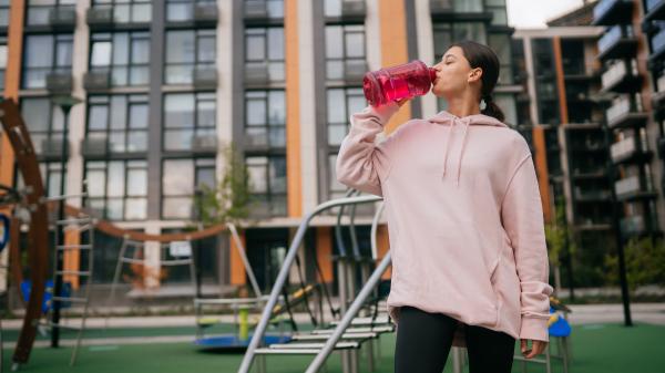 Antes de que sientas hambre o sed, tu cuerpo ya sabe lo que necesita: el mecanismo que decide cuándo comer o beber - Así funcionan los sensores internos que controlan el agua, la energía y el equilibrio del organismo