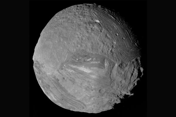 Lunas de Urano: cuántas son y cómo se llaman - Miranda