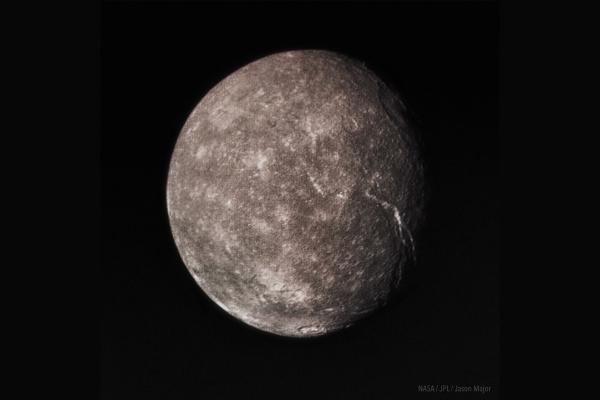 Lunas de Urano: cuántas son y cómo se llaman - Titania