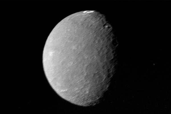 Lunas de Urano: cuántas son y cómo se llaman - Umbriel