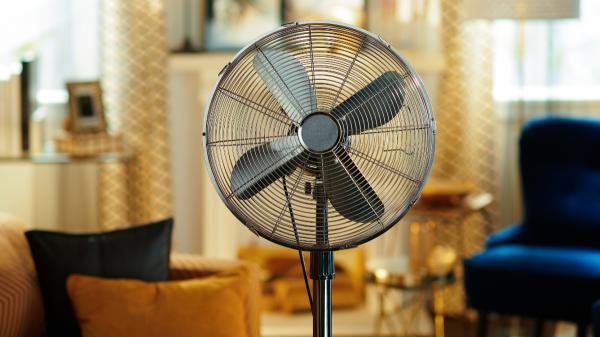 Javier Dasí, experto en ahorro energético: “20 ventiladores consumen lo mismo que un solo aire acondicionado” - El truco de Javier Dasí para gastar menos con el aire acondicionado y ahorrar en la factura de la luz