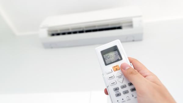 Javier Dasí, experto en ahorro energético: “20 ventiladores consumen lo mismo que un solo aire acondicionado” - No solo importa cuánto consumes: también cuánto pagas por cada kilovatio hora
