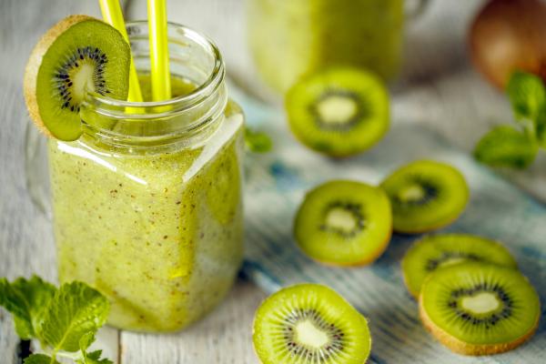 Kiwi: propiedades, calorías, beneficios, cómo comerlo y contraindicaciones - ¿Cómo comer kiwi? 