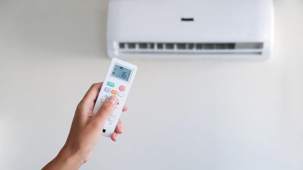 Jorge Morales, experto energético: “Cada grado que bajas el aire acondicionado aumenta un 7 % la factura” - El error más común: pensar que enfría antes si se baja más la temperatura