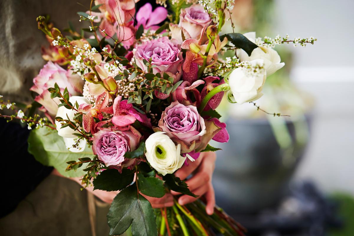 Ramos sostenibles: por qué es importante apoyar a los floristas locales