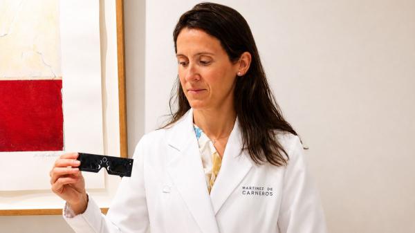 La advertencia de una oftalmóloga sobre el eclipse solar: “Unos pocos segundos mirando al Sol sin la protección adecuada pueden provocar una lesión irreversible” - Los errores más peligrosos que se cometen al observar un eclipse solar según la doctora