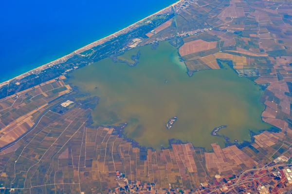 Qué es una albufera, cómo se forma y ejemplos