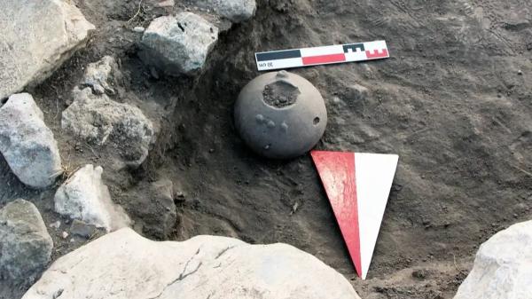 Descubren en una vasija hitita de 4.000 años las semillas de una flor que hoy solo crece en un rincón de Ankara