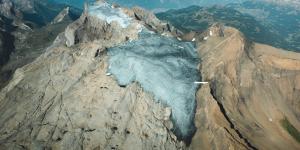 Estudiantes suizos cubren un glaciar con 200 m² de lana de oveja y logran reducir el deshielo más de un 50 %