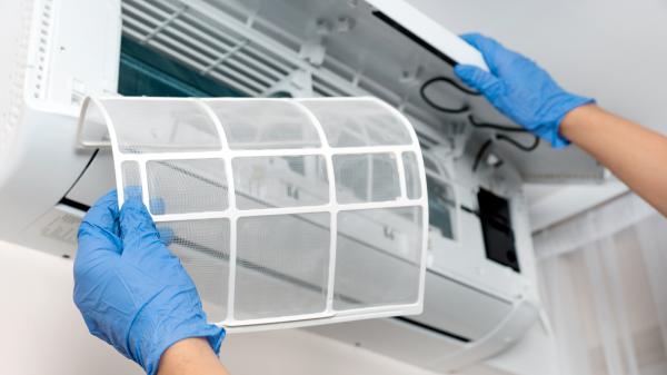 Daury Ramirez, técnico de climatización: “Si no limpias los filtros, el aire acondicionado consume más, el equipo dura menos y afecta a tu salud” - Cada cuánto conviene limpiar los filtros del aire acondicionado