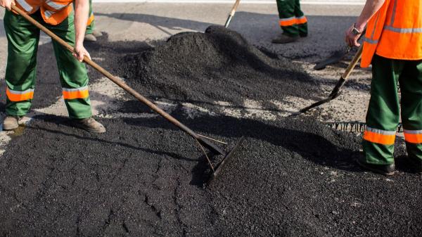 Barcelona convertirá huesos de aceituna en carreteras: el nuevo asfalto que promete reducir hasta un 76% las emisiones de CO₂ - Por qué este asfalto puede convertirse en un pequeño almacén de CO₂