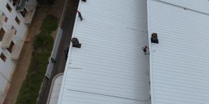 Inspección con drones: el futuro del mantenimiento de cubiertas industriales sin emisiones