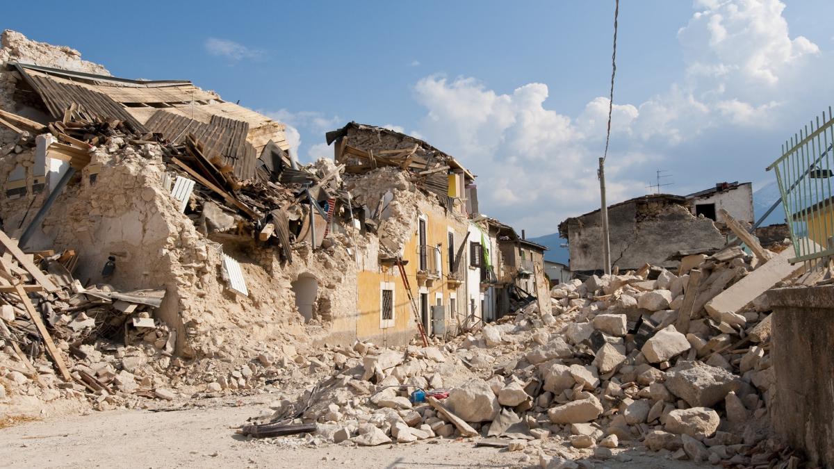Del Sol al interior de la Tierra: un nuevo estudio plantea una posible conexión entre las tormentas solares y los terremotos