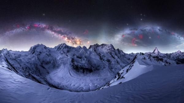 Una fotógrafa subió a los Alpes a -28 ºC y captó una imagen imposible del doble arco de la Vía Láctea - El extraño fenómeno que solo aparece unos días al año