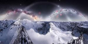 Una fotógrafa subió a los Alpes a -28 ºC y captó una imagen imposible del doble arco de la Vía Láctea