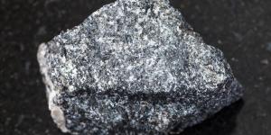 Anfibolita: qué es, propiedades y cómo identificar esta roca