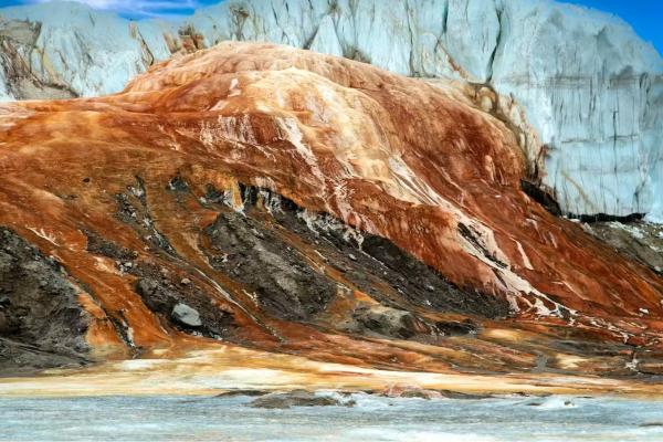 Cataratas de sangre: qué son, por qué se producen y curiosidades de esta cascada roja - ¿Por qué se producen las cataratas de sangre? ¿Por qué tienen ese color rojo?