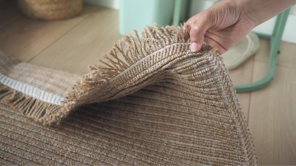 Antes del aire acondicionado, en España había un truco para mantener la casa fresca: todavía funciona - Esparto y junco: las fibras que sustituían a las alfombras cuando llegaba el calor en España